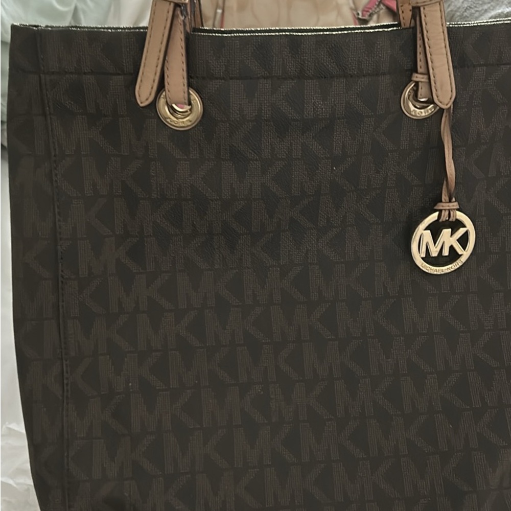 Michael Kors Gold and Beige Lined Handbag